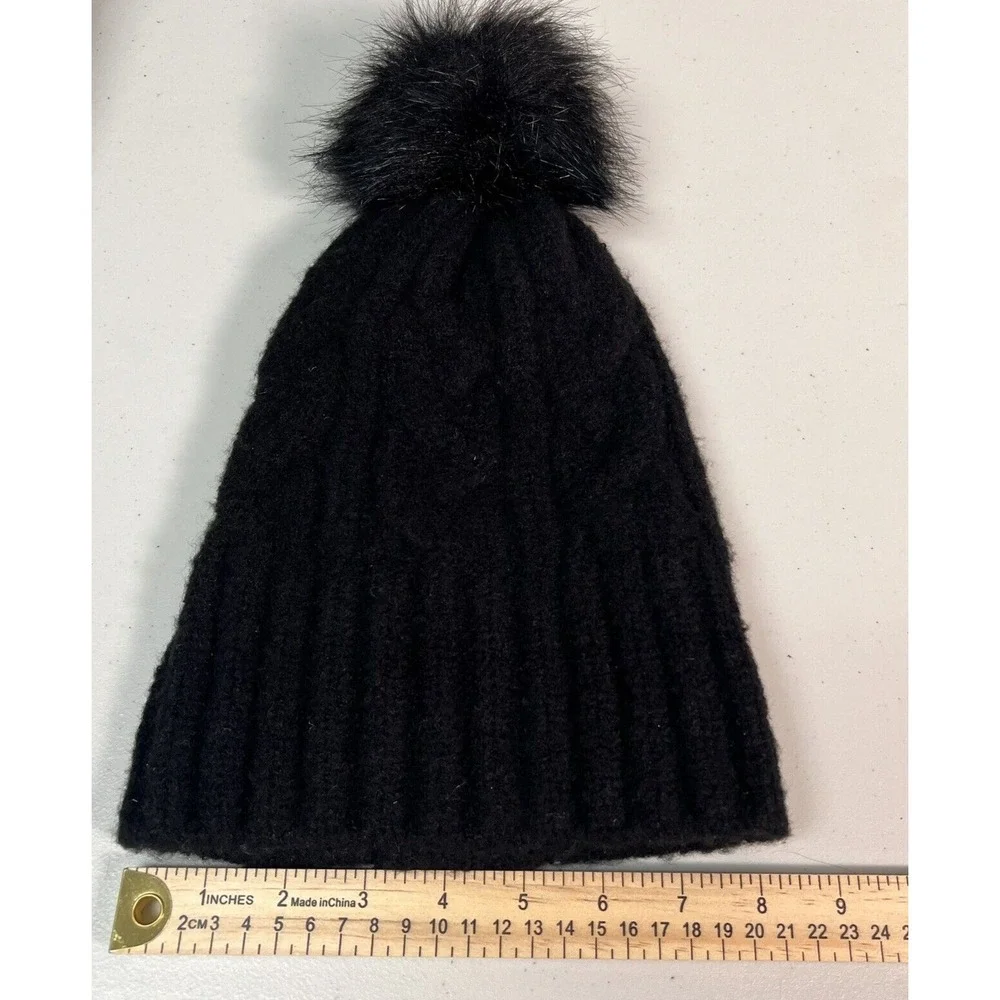 Cable Knit Black Beanie Fur Pom Womens One Size Classic Minimalist Luxury